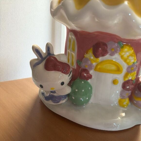 Blue Sky Hello Kitty Easter House Ceramic New Issue 2024 - Picture 4 of 5